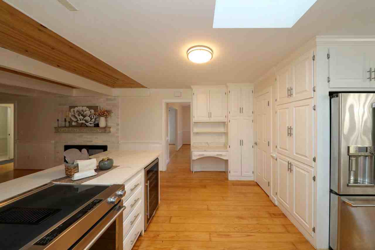 208 Fairfax Way - Photo 6 of 50