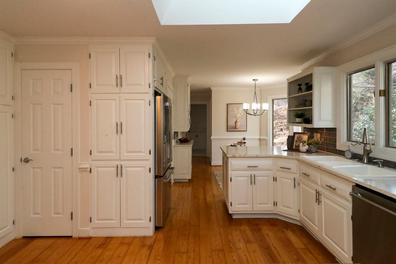208 Fairfax Way - Photo 7 of 50