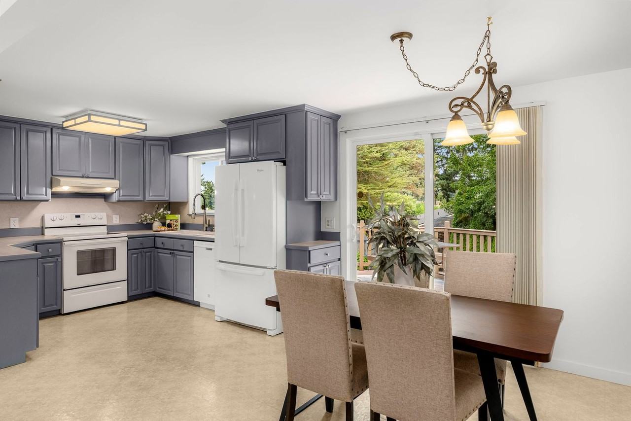2520 166th Ave Ne - Photo 5 of 26