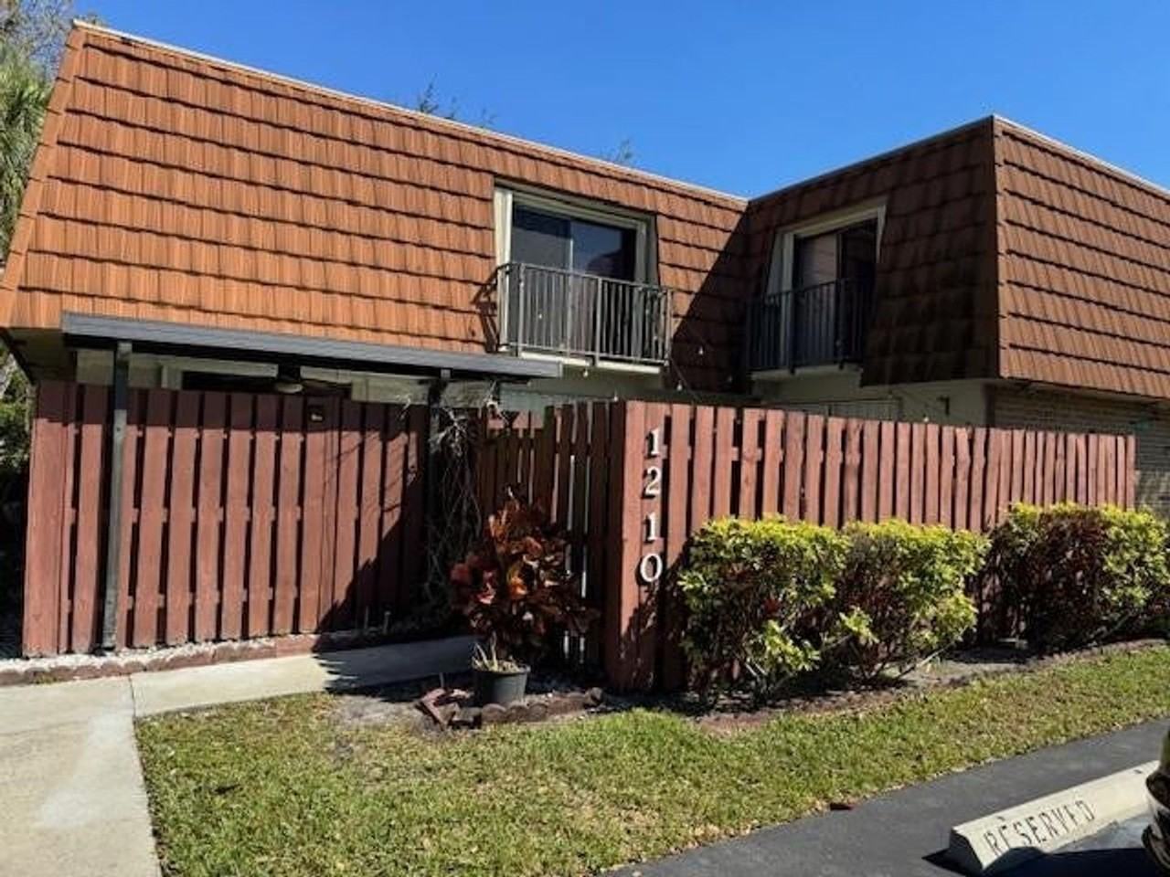 1210 Sw 118th Ter - Photo 3 of 15