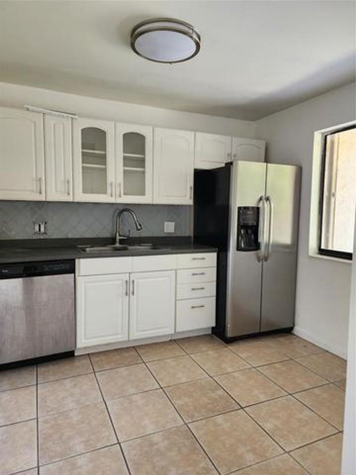 390 Racquet Club Rd - Photo 4 of 10