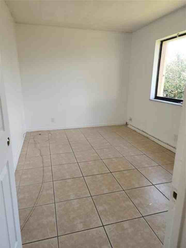 390 Racquet Club Rd - Photo 6 of 10