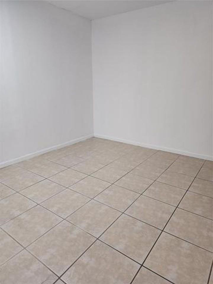 390 Racquet Club Rd - Photo 7 of 10
