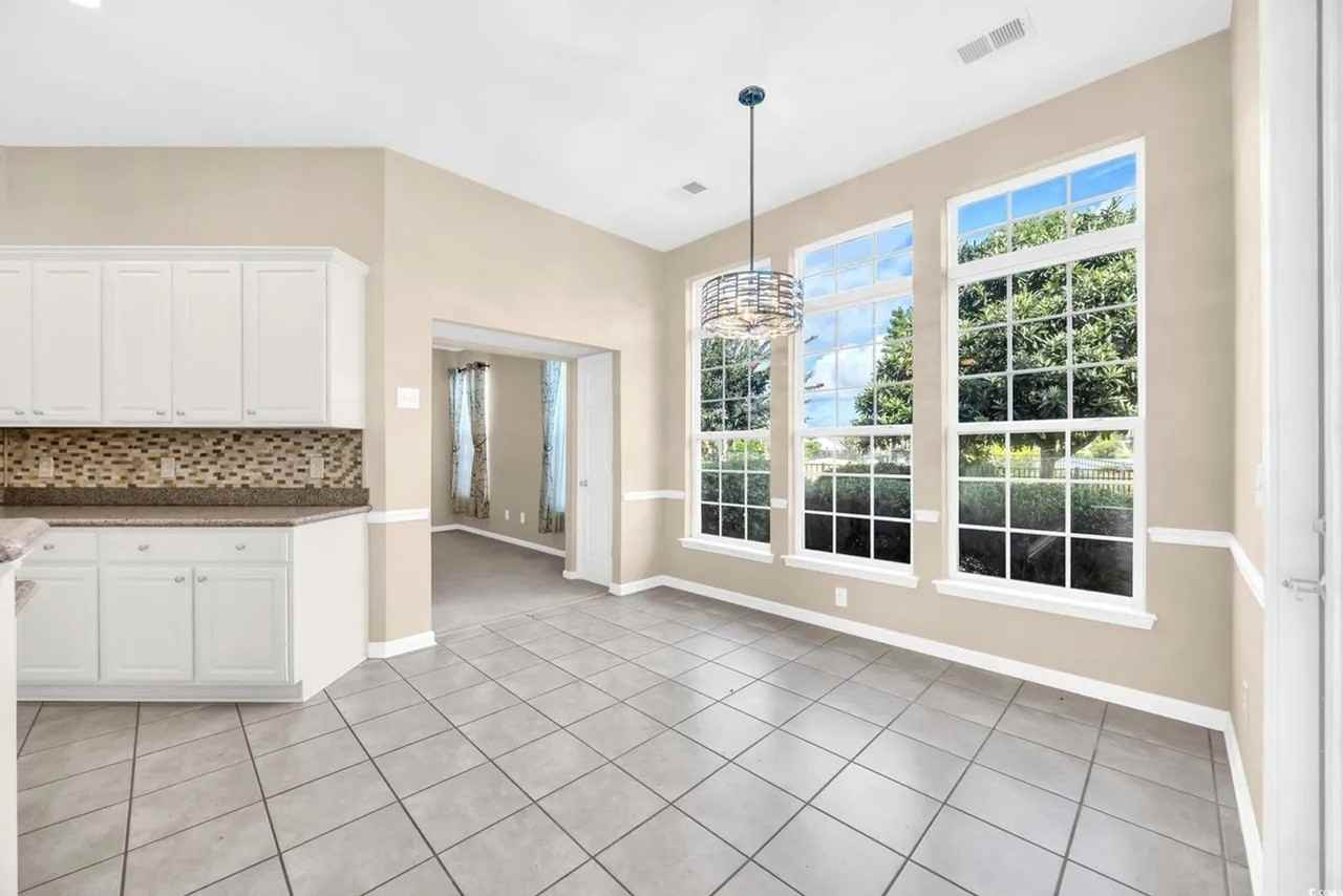 414 Carriage Lake Dr - Photo 6 of 33