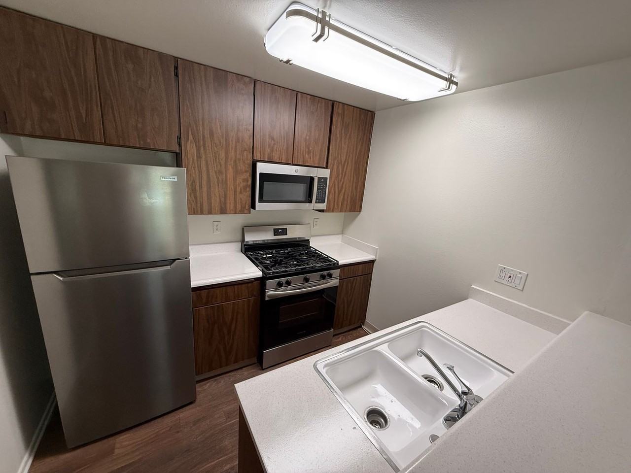 Gateway Tarzana Apartments - Photo 3 of 7