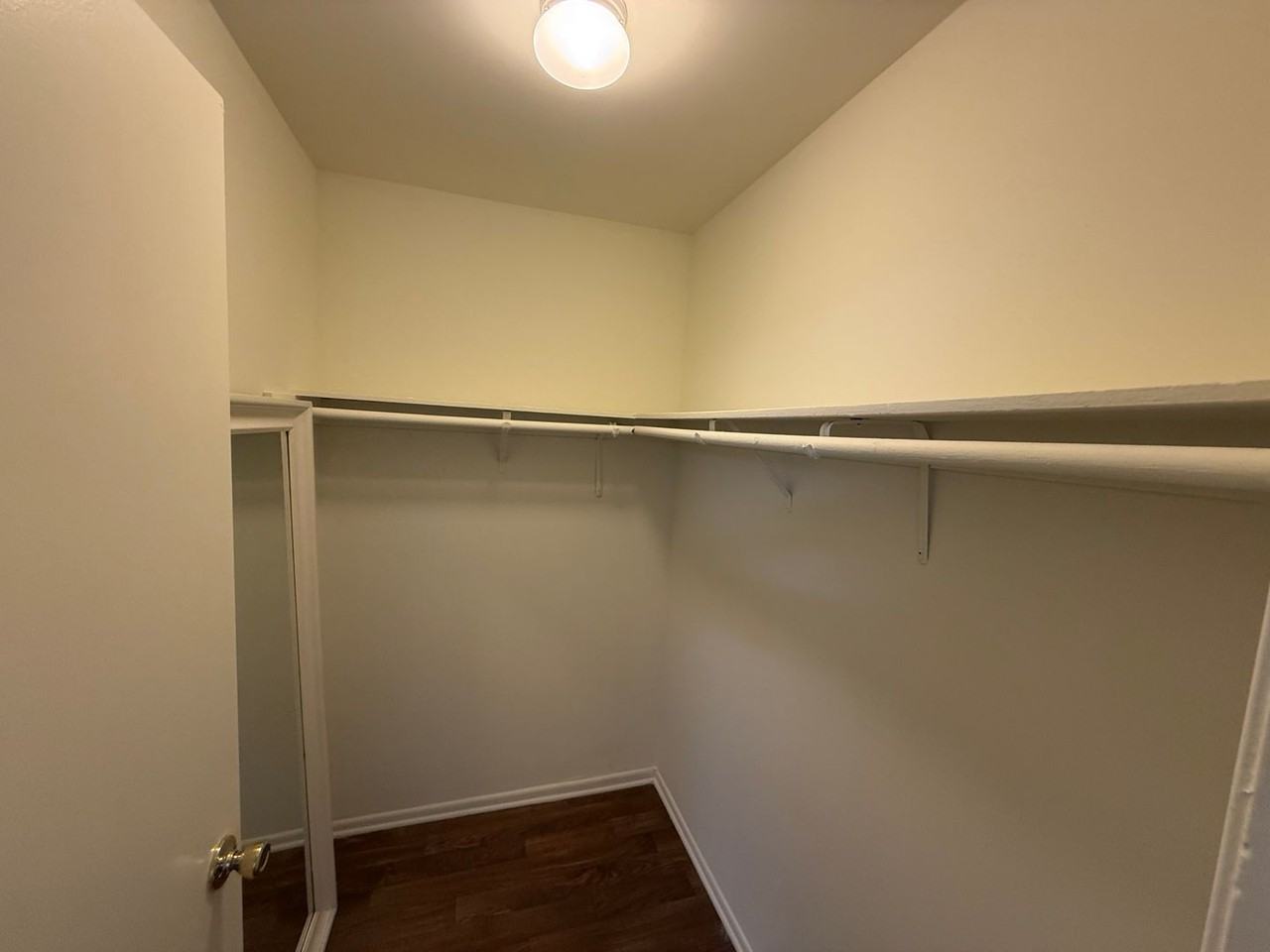 Gateway Tarzana Apartments - Photo 4 of 7