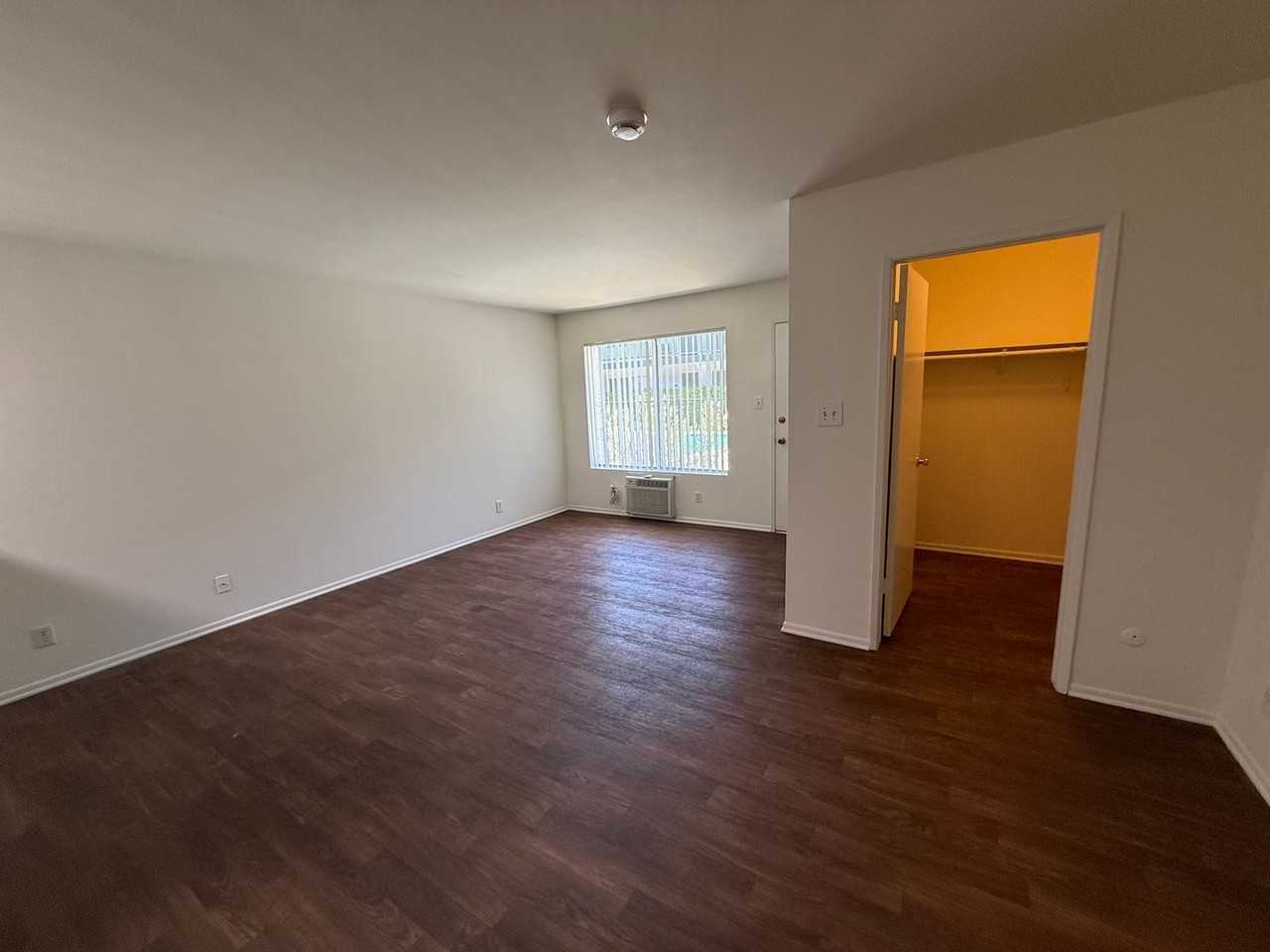 Gateway Tarzana Apartments - Photo 5 of 7