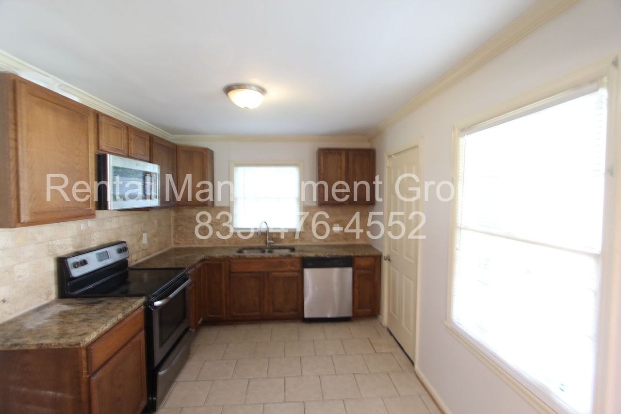 201 Rose Dr - Photo 6 of 17
