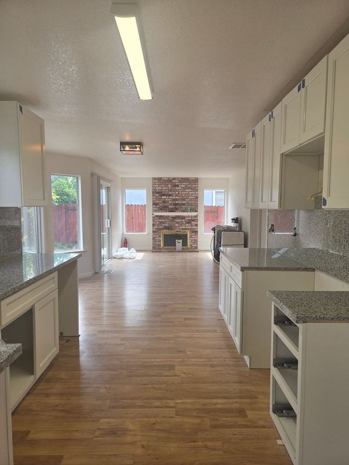 745 Monte Carlo Dr - Photo 4 of 37