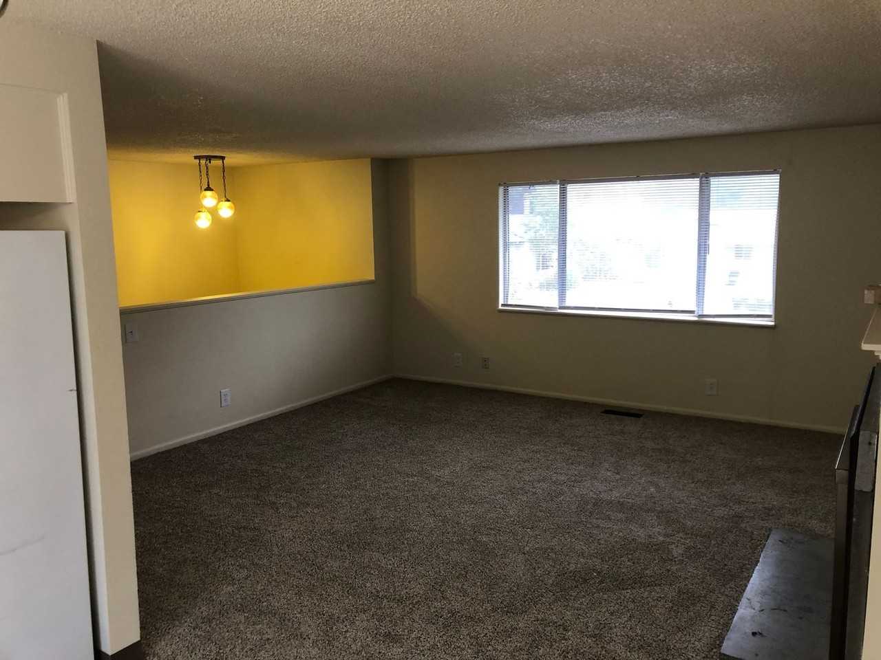 1009 N Hulet Ave - Photo 3 of 22