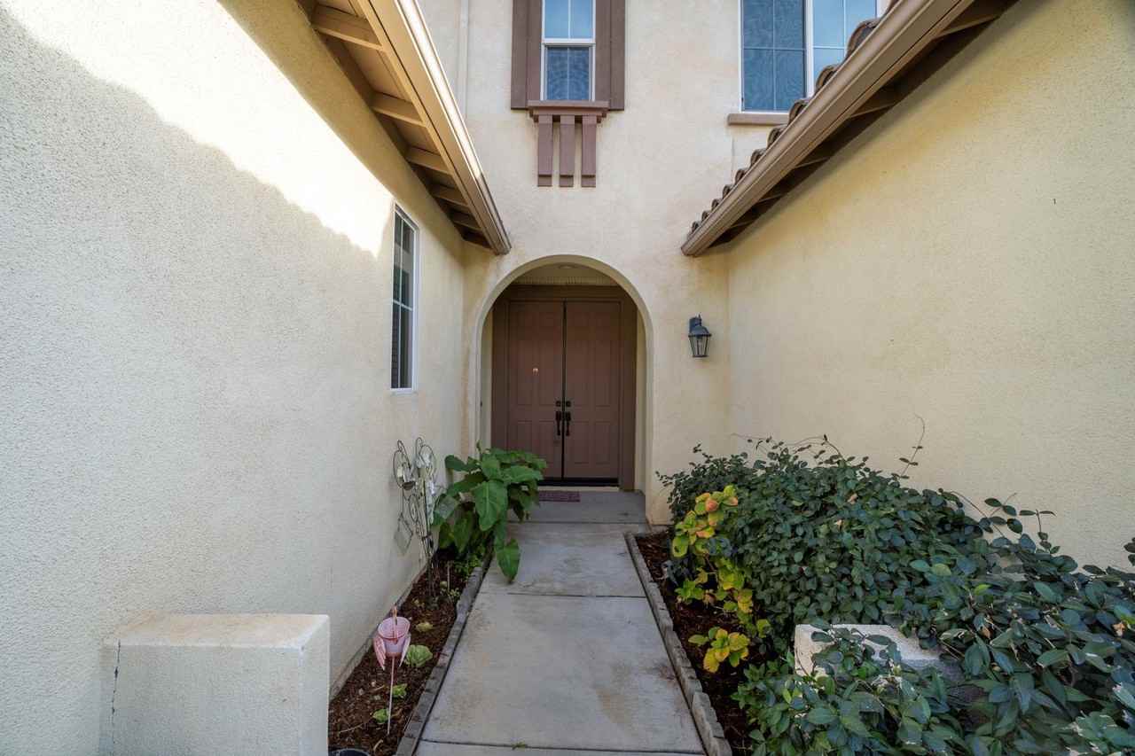 33329 Gold Mountain Rd - Photo 3 of 24