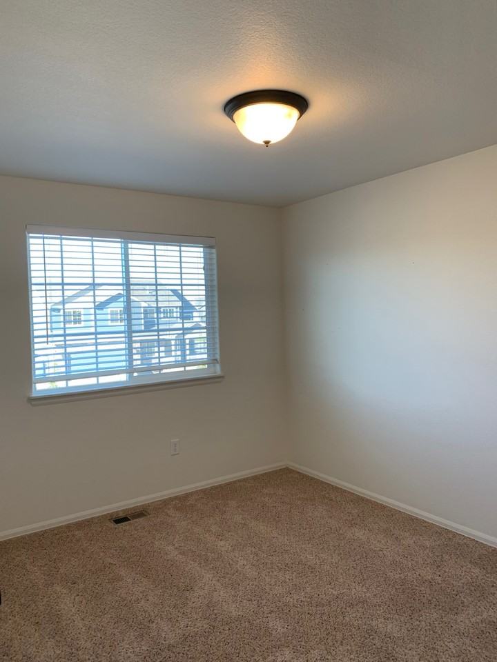 1511 Woodcock St - Photo 6 of 20