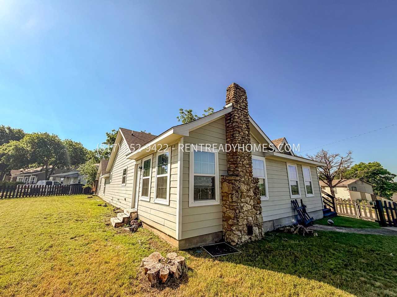 2117 Christine Ave - Photo 2 of 12