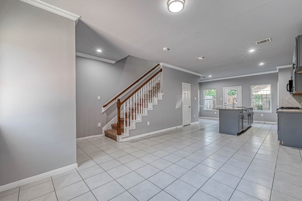 7903 Moon Beam St - Photo 4 of 14