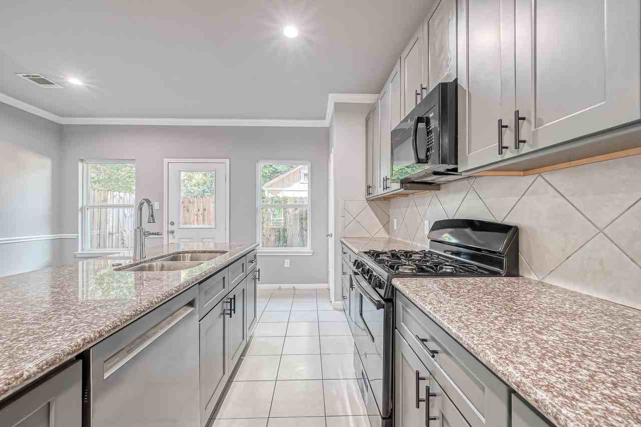 7903 Moon Beam St - Photo 5 of 14