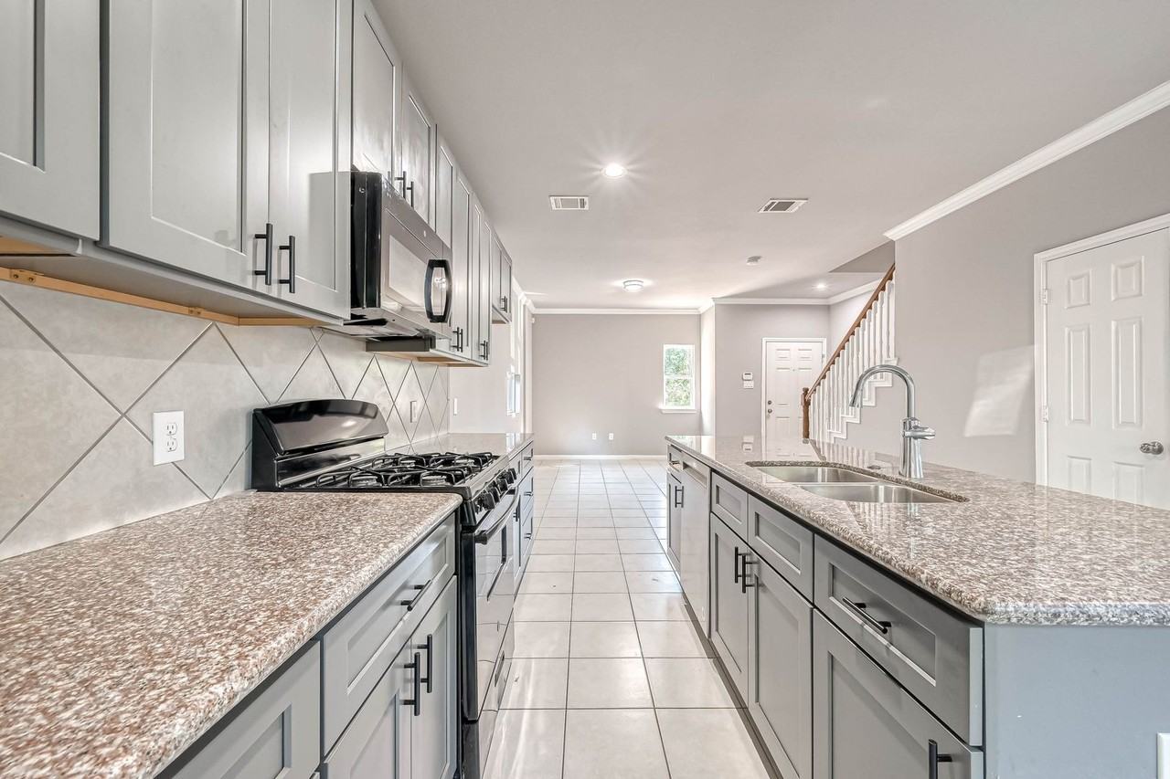 7903 Moon Beam St - Photo 6 of 14