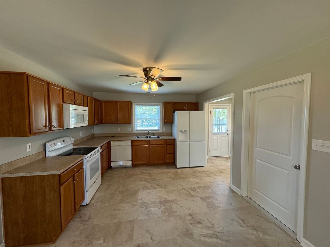 101 Rainbow Dr - Photo 4 of 33