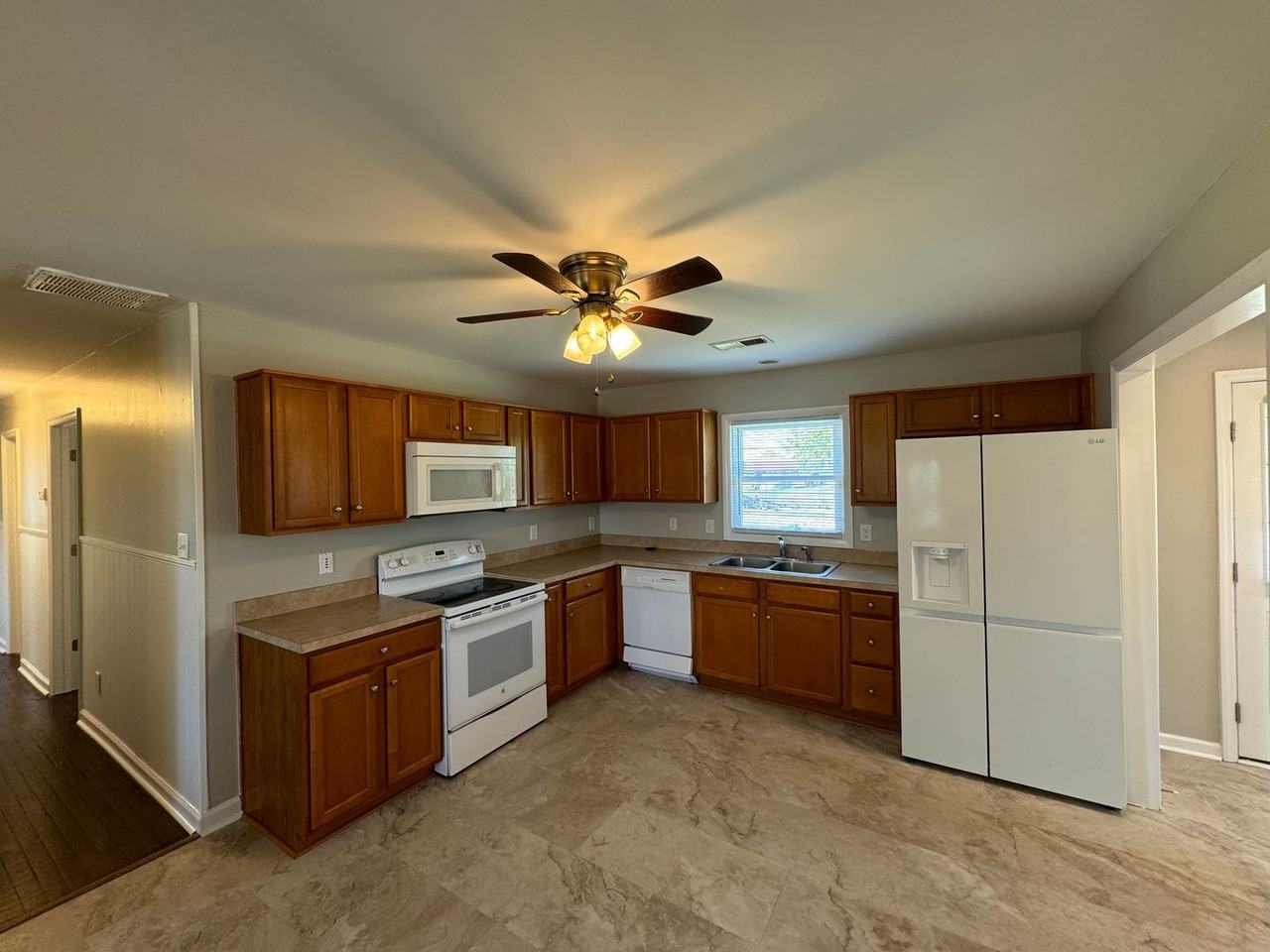 101 Rainbow Dr - Photo 5 of 33
