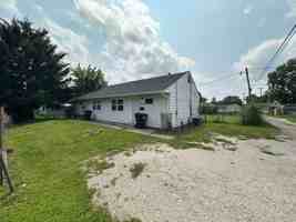 featured image of 719 E Sangamon Ave