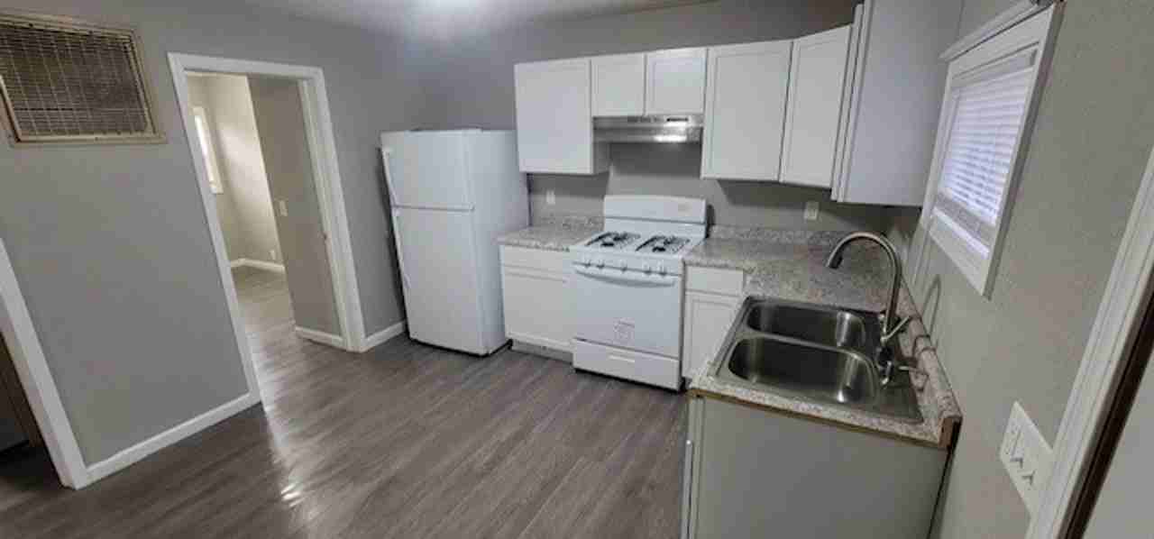 719½ E Sangamon Ave - Photo 2 of 7