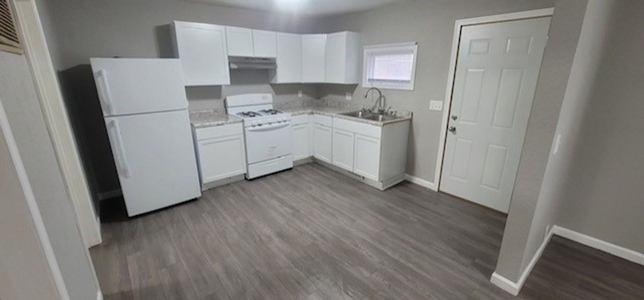 719½ E Sangamon Ave - Photo 3 of 7