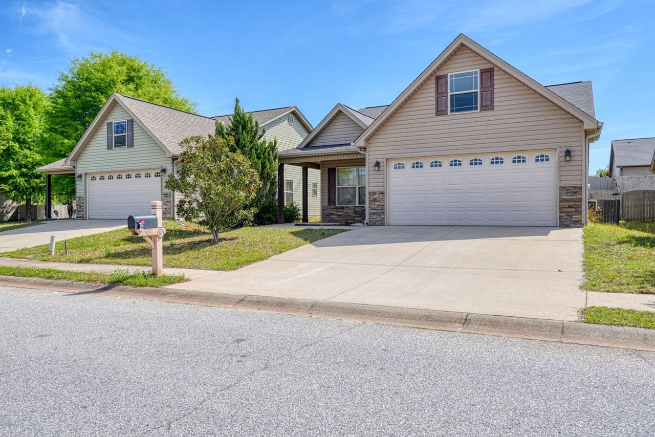 707 Bankston Dr - Photo 4 of 16
