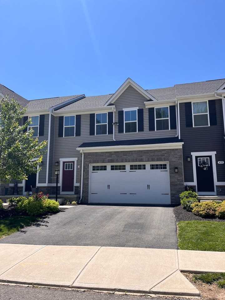 437 Greenwood Dr - Photo 2 of 36
