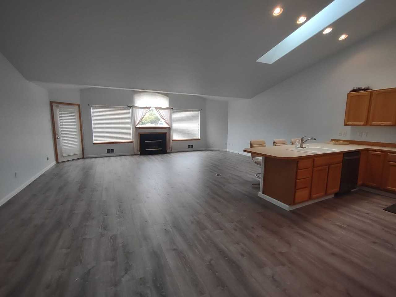 365 Octopus Ave Ne - Photo 2 of 27
