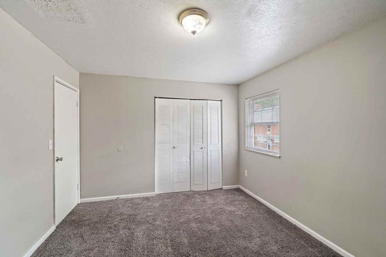 Colonial Oaks Apartments - Photo 2 of 6