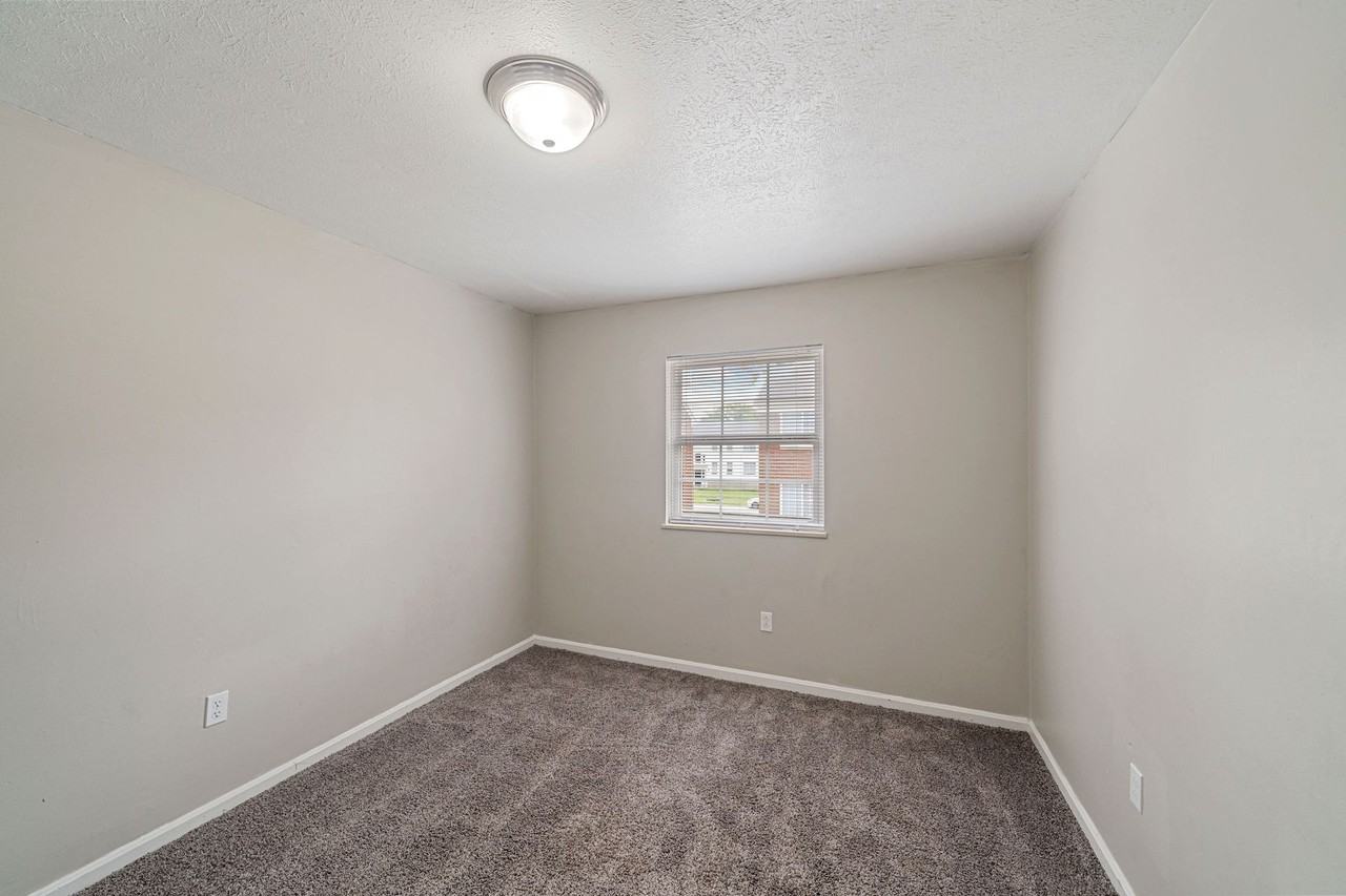 Colonial Oaks Apartments - Photo 5 of 6