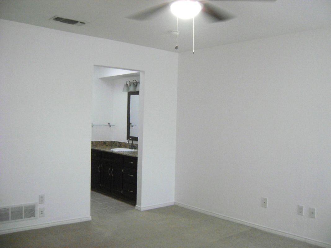 1714 Red Bud Ln - Photo 4 of 16