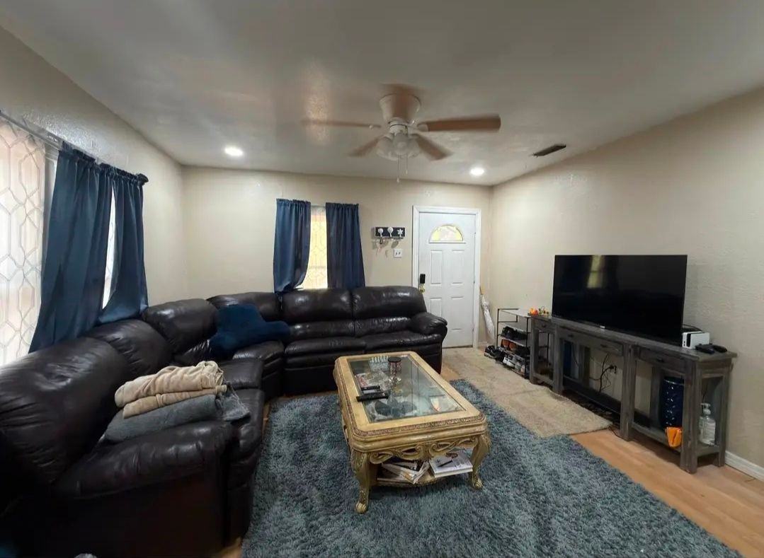 11512 Grovewood Ave - Photo 3 of 5