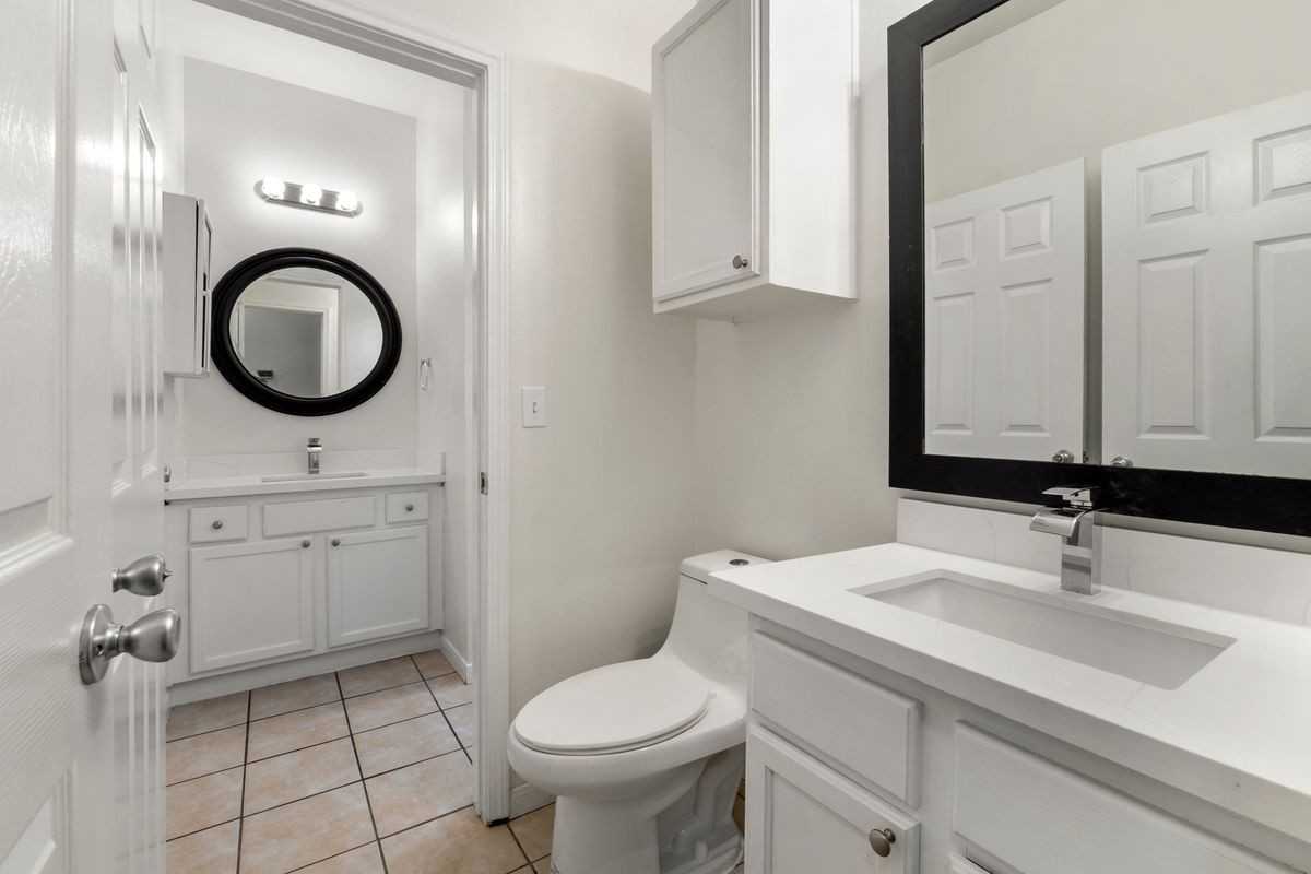 1908 Windy Park Dr - Photo 4 of 5