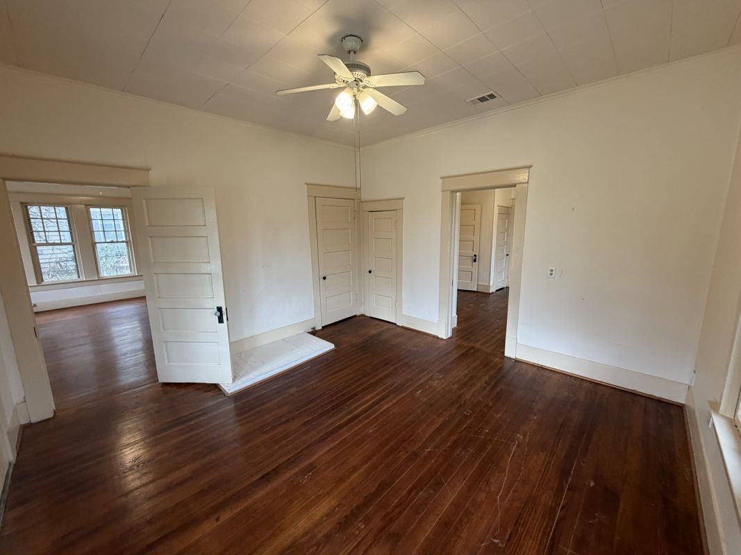 203 E Brin St - Photo 2 of 15