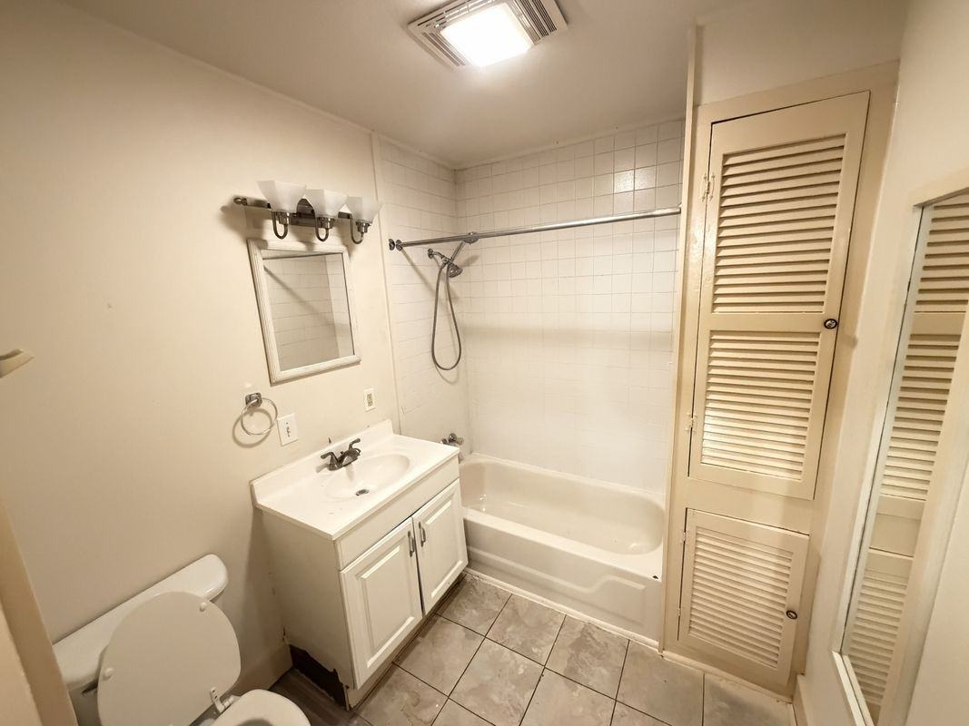 203 E Brin St - Photo 3 of 15