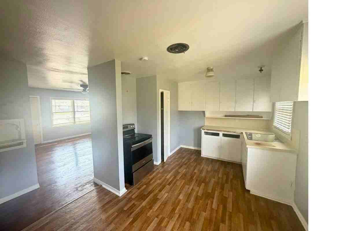 301 Charles Ln - Photo 2 of 8