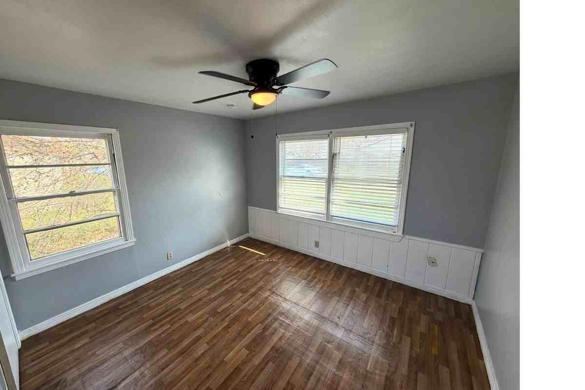 301 Charles Ln - Photo 4 of 8