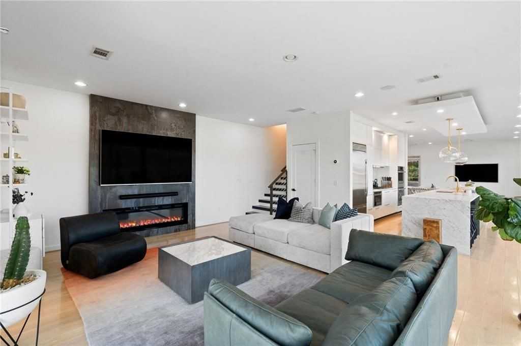 55 Chester Ave Se - Photo 3 of 44