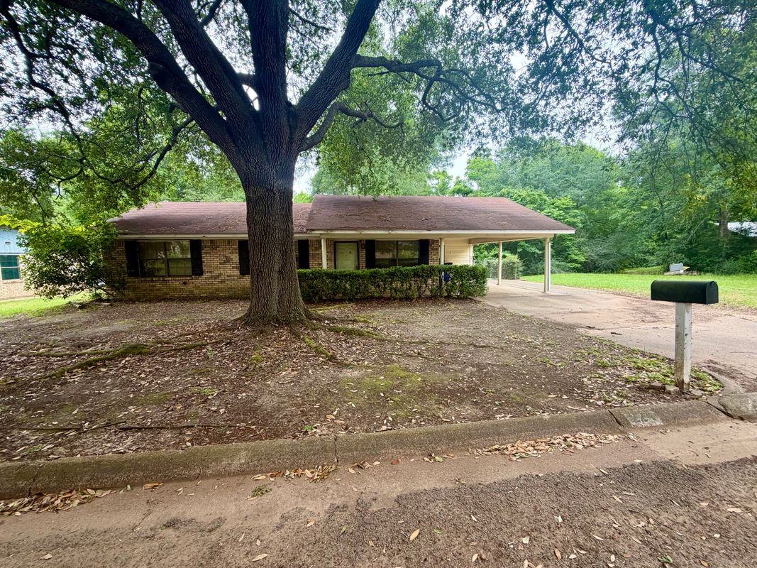 224 Woodland Cir