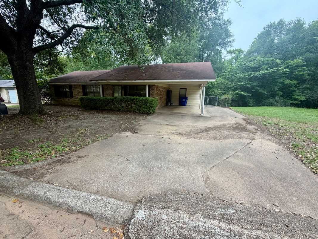 224 Woodland Cir - Photo 2 of 15