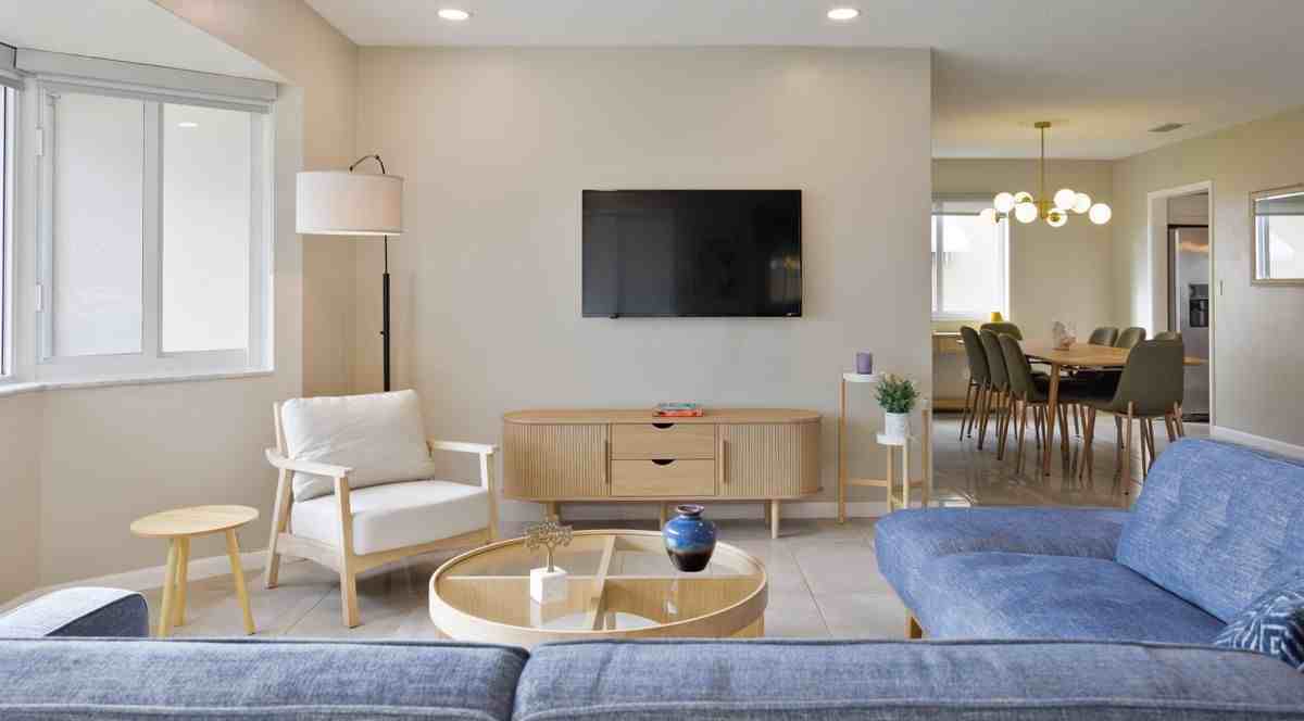 609 S Crescent Dr - Photo 3 of 9