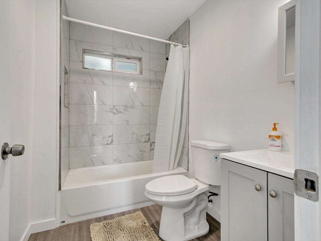 614 E 23rd St - Photo 3 of 27