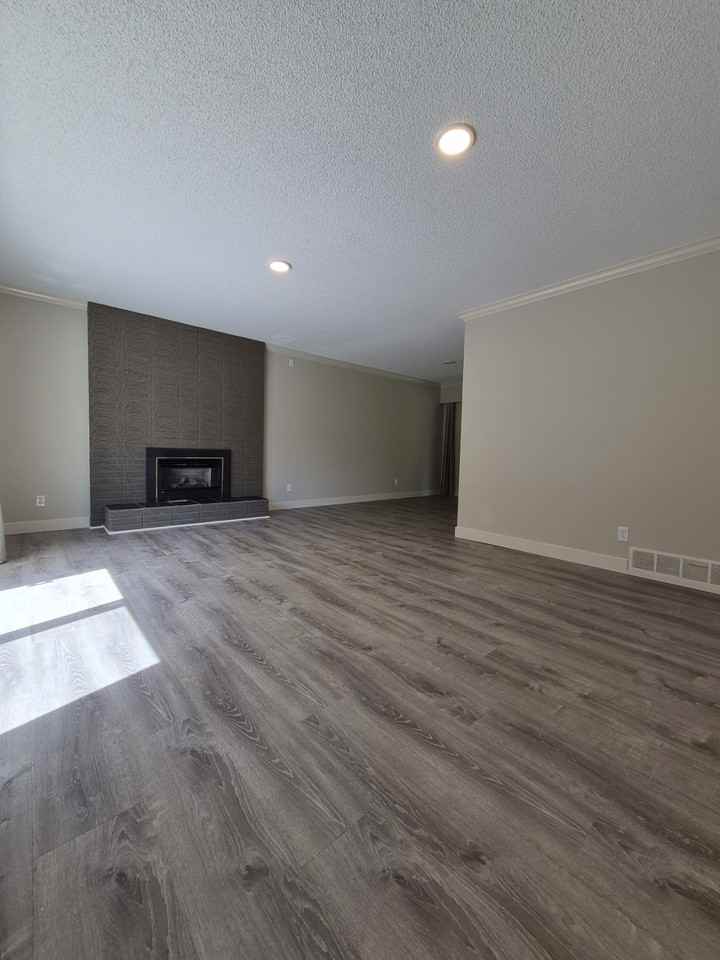 3853 Clematis Crescent - Photo 6 of 29
