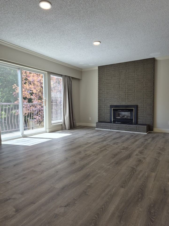 3853 Clematis Crescent - Photo 7 of 29