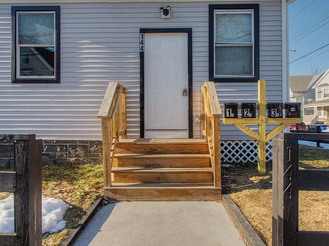 144 Cottage St ##3 - Photo 3 of 8