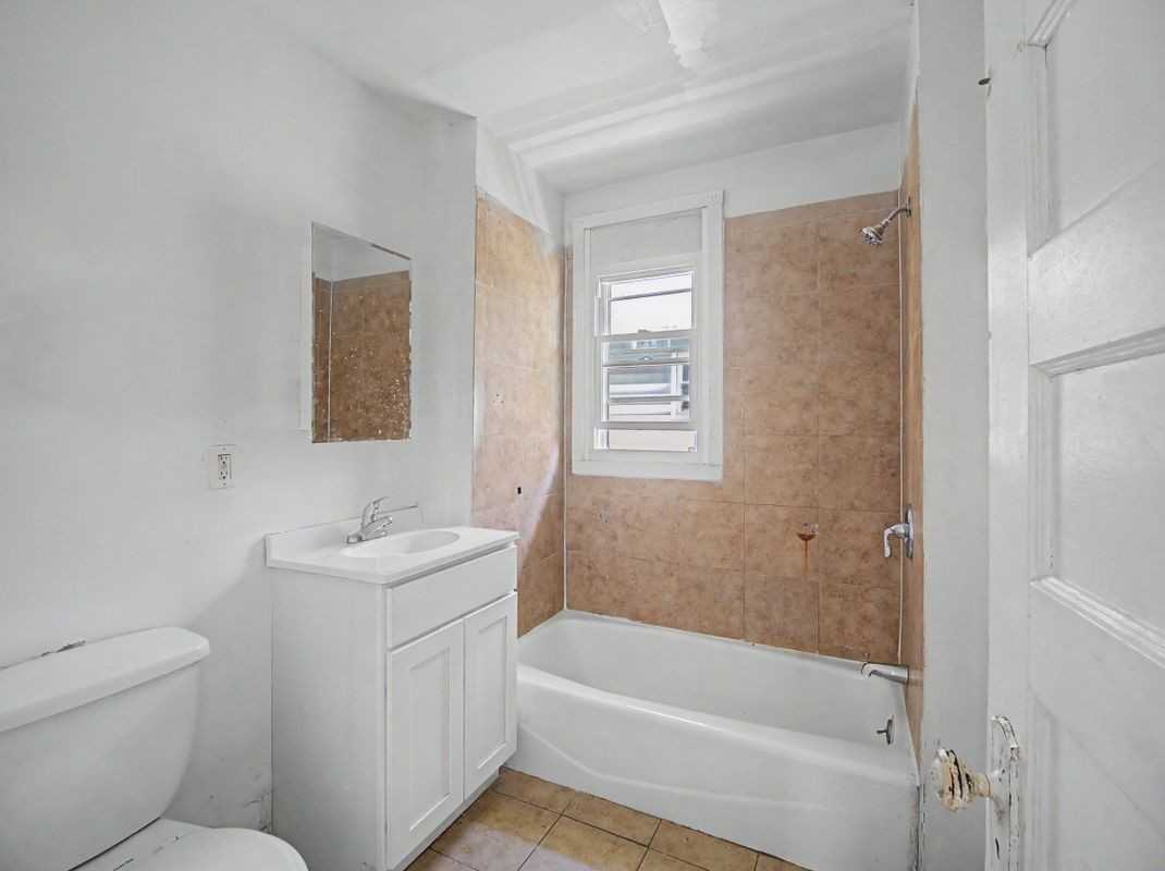 1872 North Ave - Photo 5 of 9