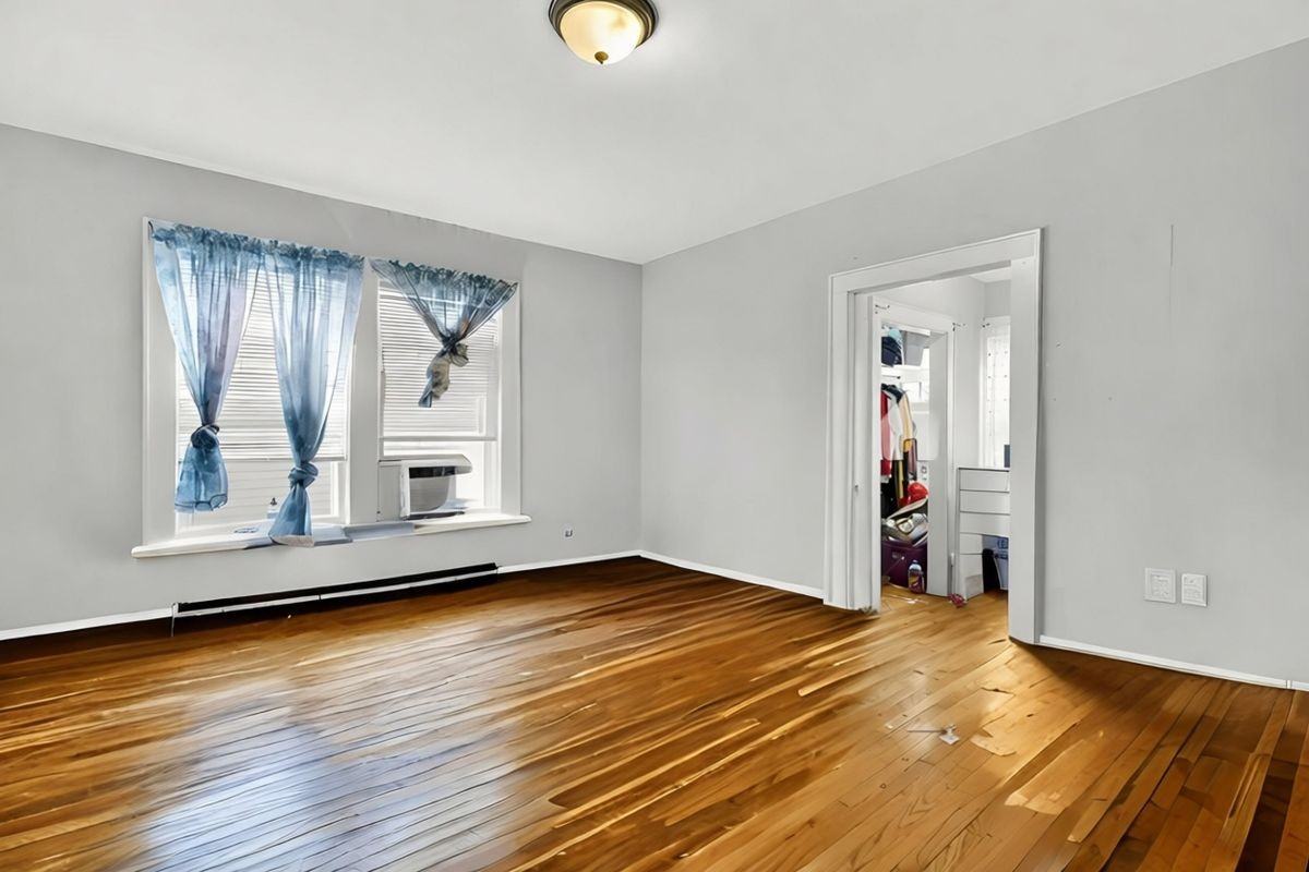 1440 Wood Ave - Photo 3 of 9