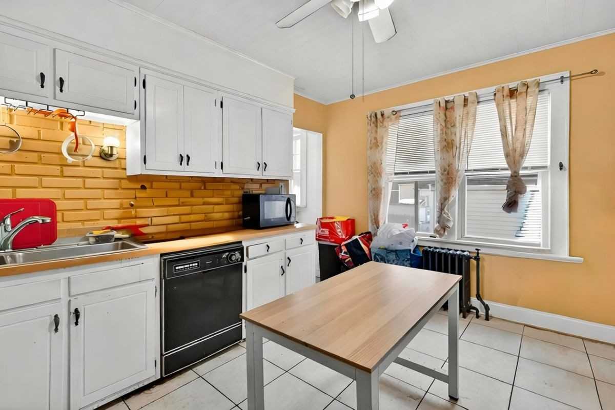 1440 Wood Ave - Photo 5 of 9
