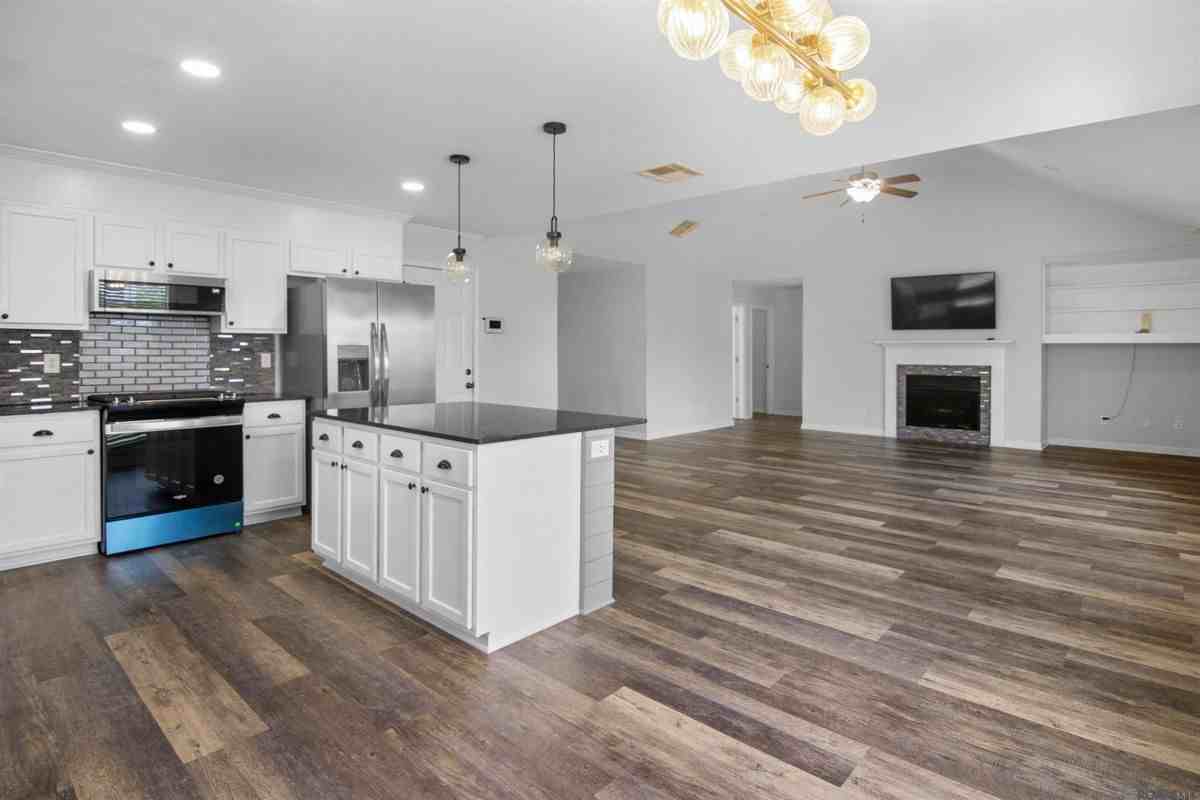 40450 Hawthorne Dr - Photo 2 of 11