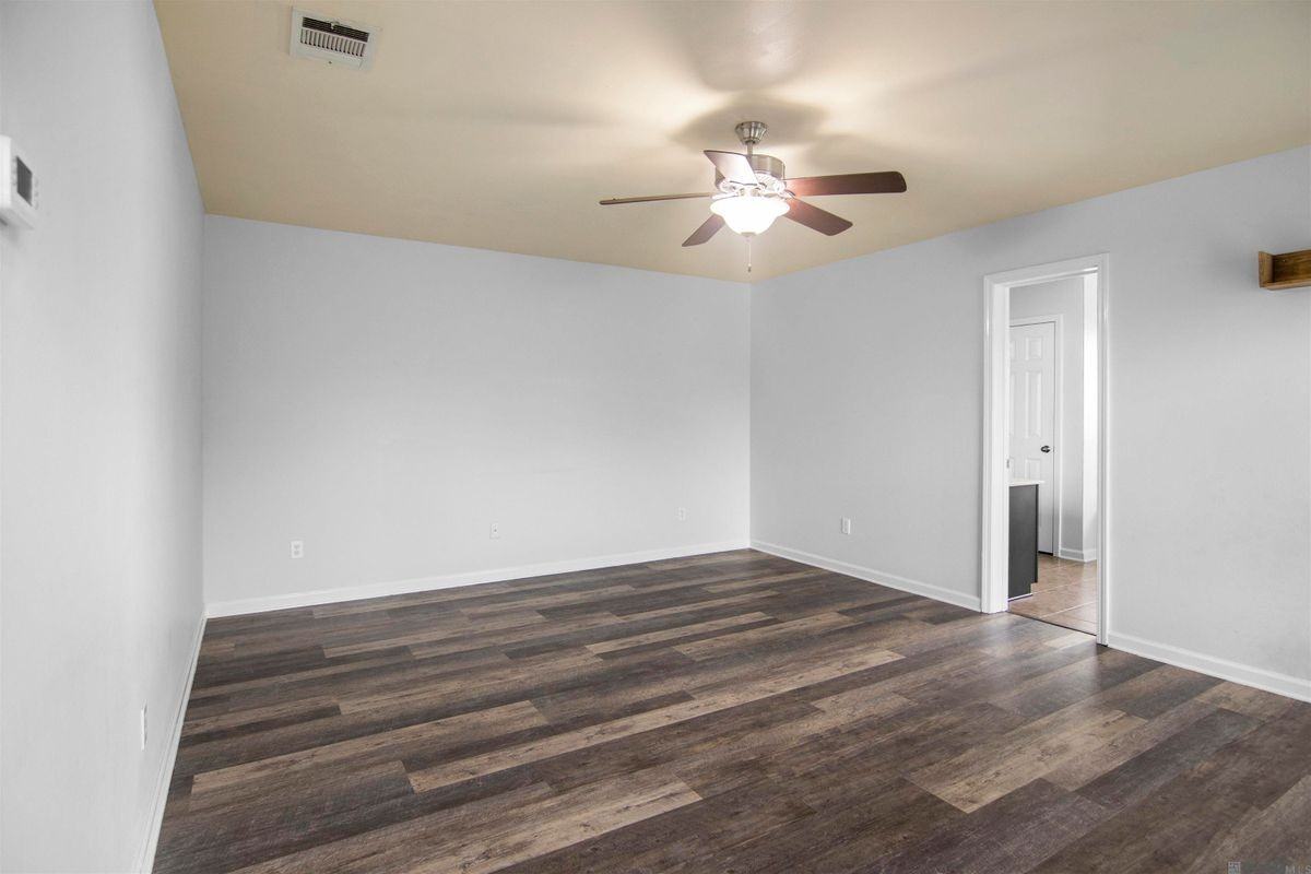 40450 Hawthorne Dr - Photo 4 of 11